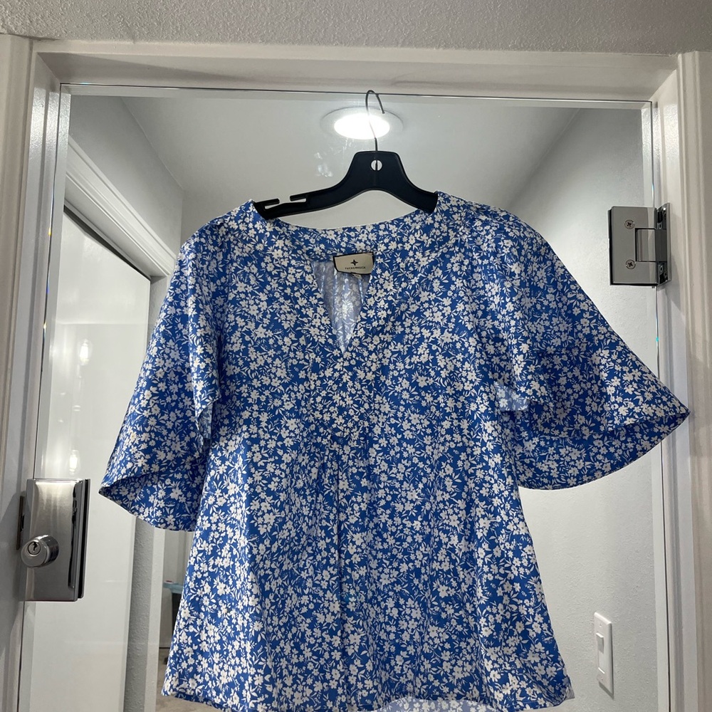 Tuckernuck Blue and White Relaxed Blouse with Short Sleeves